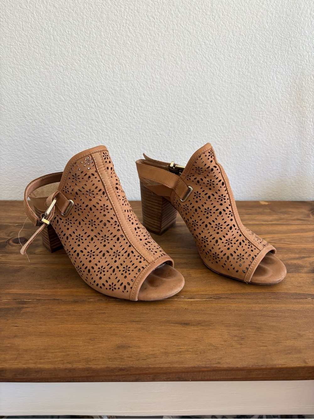 Women's Tan Cutout Peep-Toe Block Heel Sandals